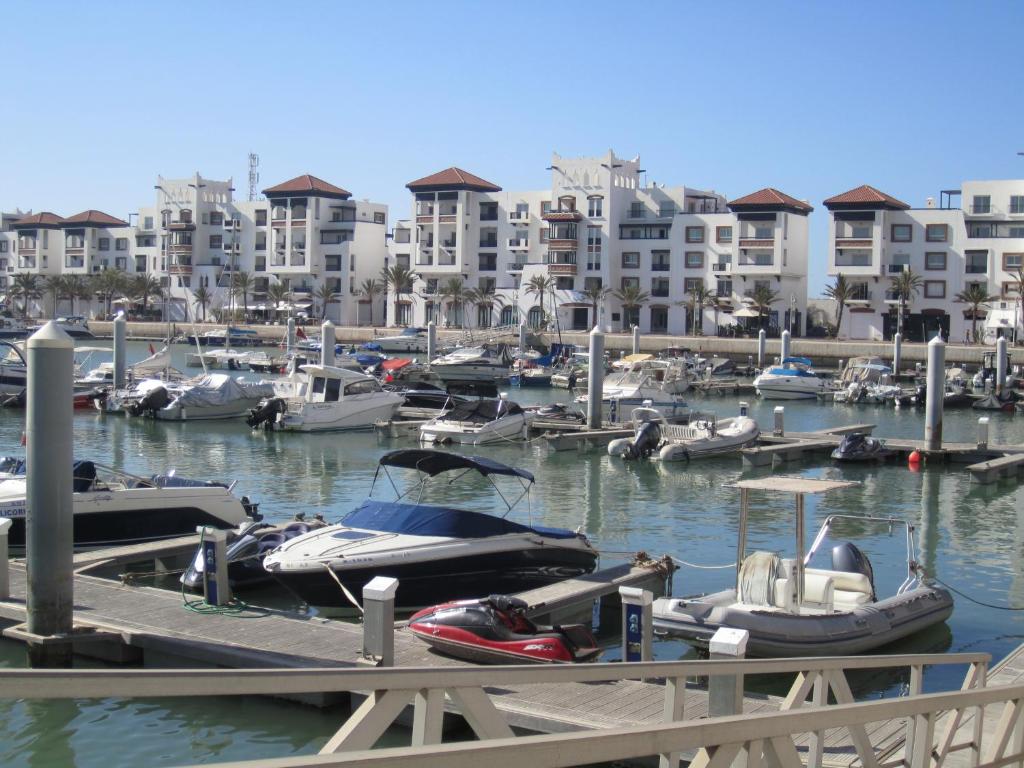 3 Bedroom Apartment in Marina image 2