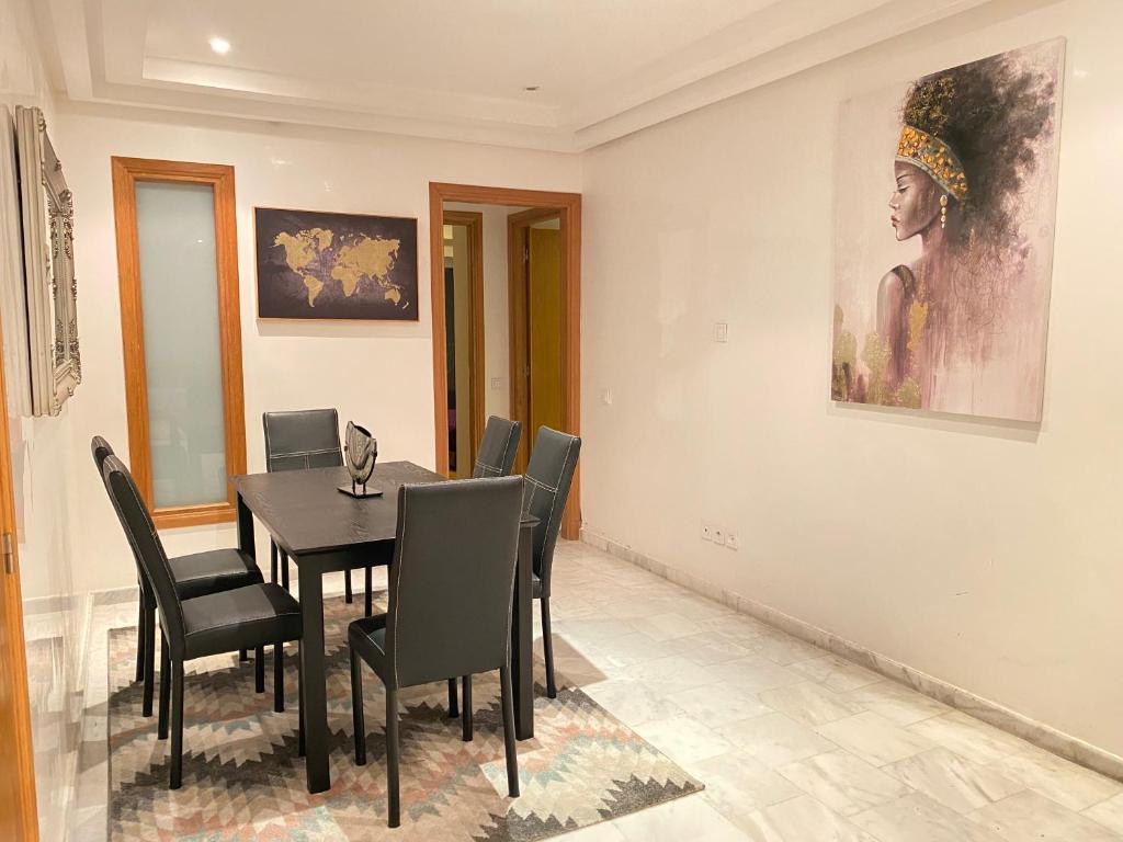 ACCOMMODATING TWO BEDROOM FLAT image 0