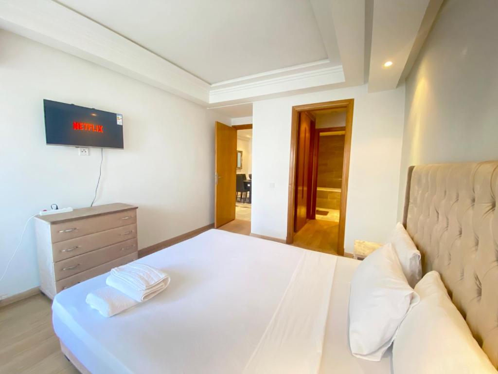 ACCOMMODATING TWO BEDROOM FLAT image 1