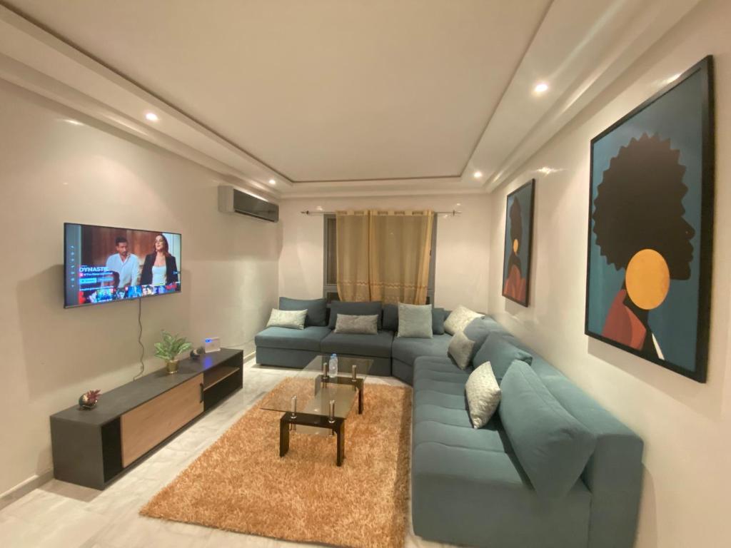 ACCOMMODATING TWO BEDROOM FLAT image 2