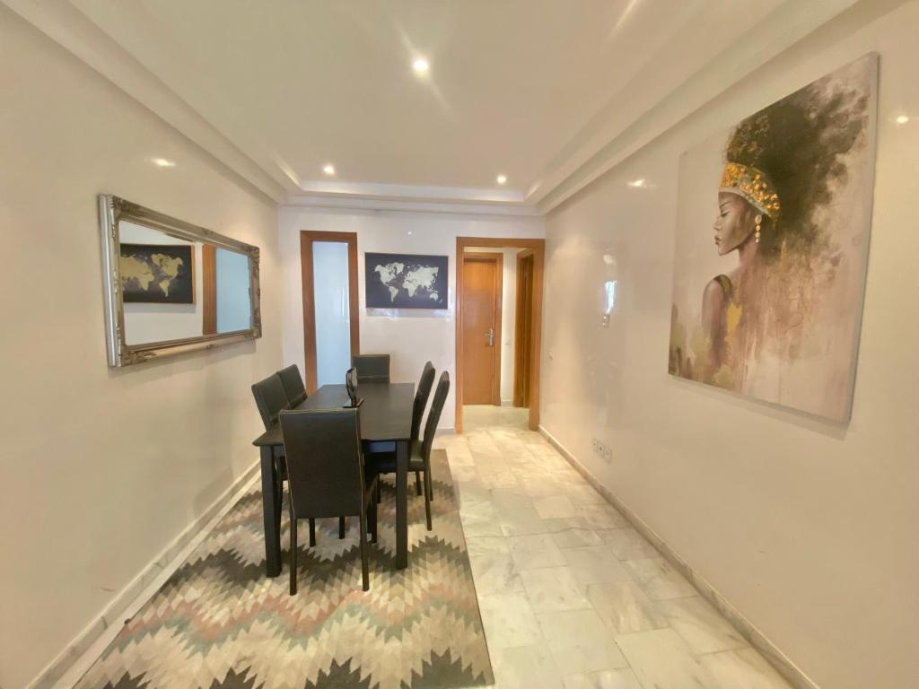 ACCOMMODATING TWO BEDROOM FLAT image 3