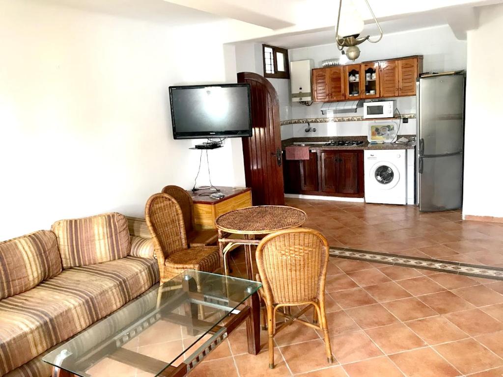 Apartment with 2 bedrooms in Cabo negro with shared pool and furnished terrace 150 m from the beach image 1