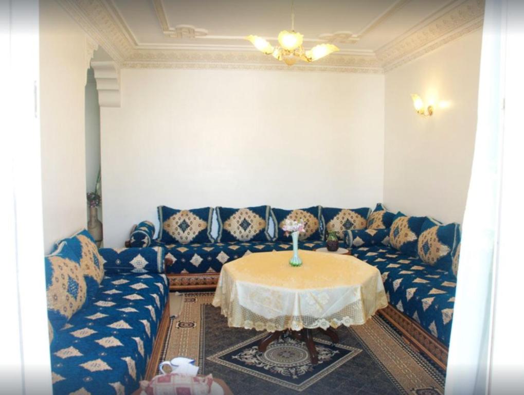 Apartment with 2 bedrooms in Casablanca with balcony