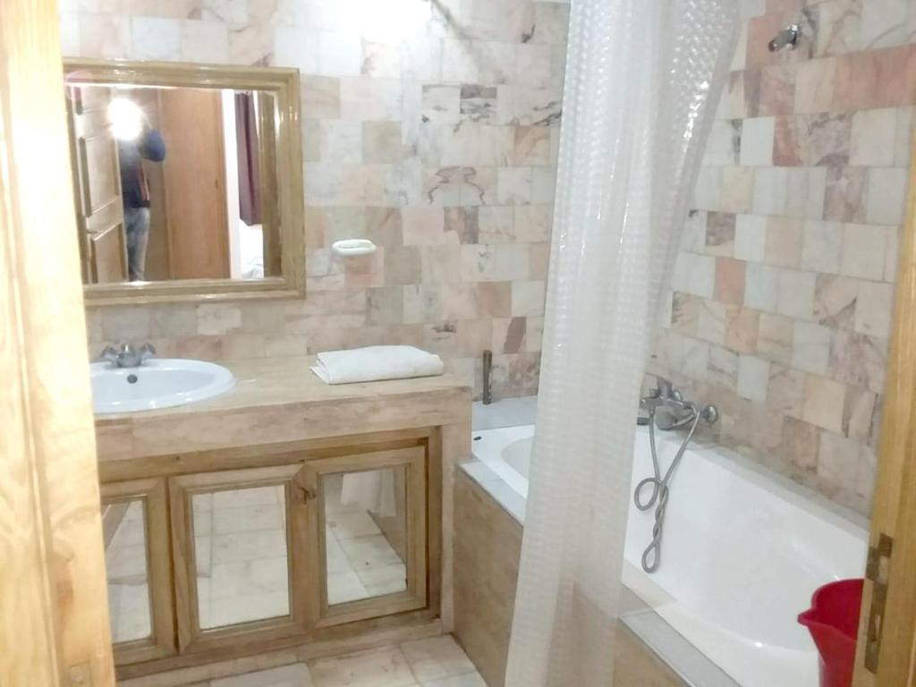 Apartment with one bedroom in Casablanca with shared pool enclosed garden and WiFi 100 m from the beach image 6