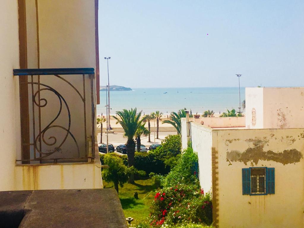 Appartement avec balcon bord mer