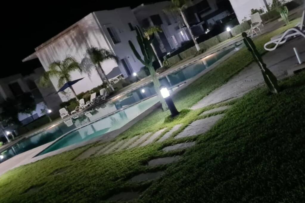 Appartement avec jardin dans une résidence avec piscine image 8