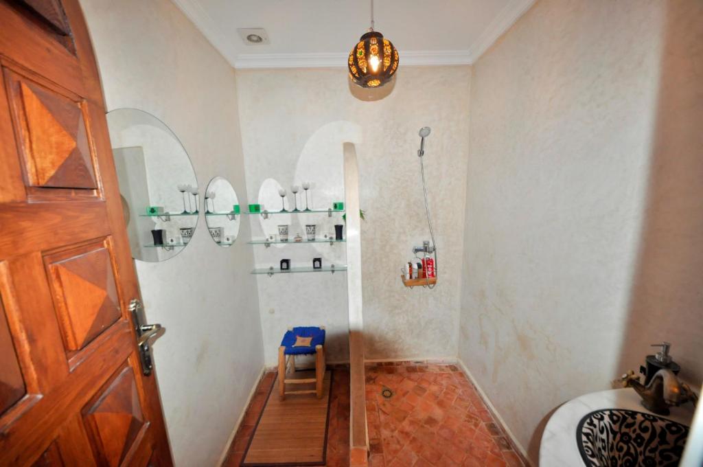 Appartement bien meublée et décorée image 1