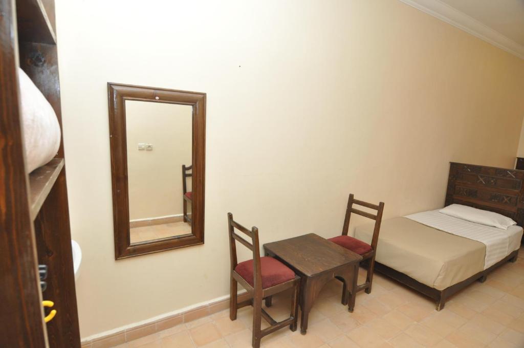 Hotel Cecil image 0