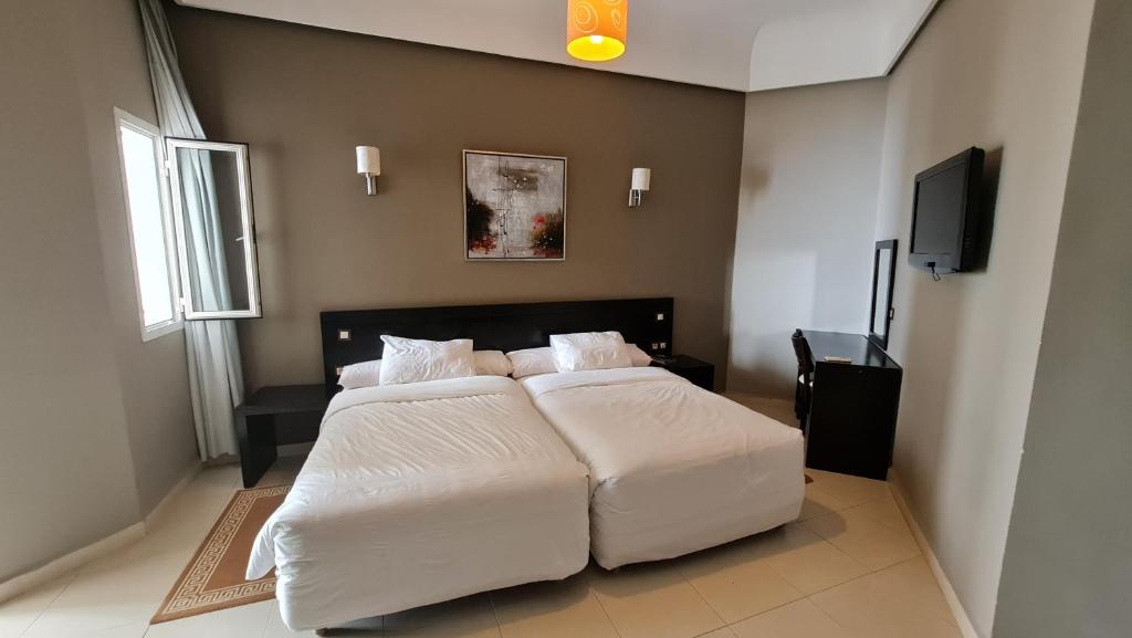 Hotel La Corniche Fnideq image 2