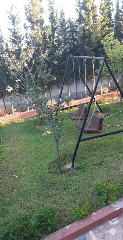 Petite villa avec piscine dans la nature image 2