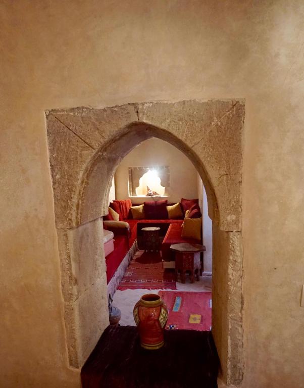 Romantic 3-Bed medina house image 9
