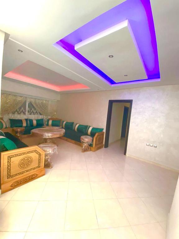 Sunny Cozy Apartment 2 bedroom image 3