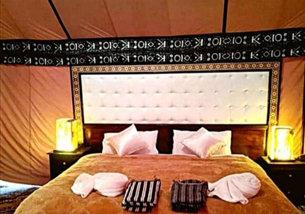 Views luxury camp image 0