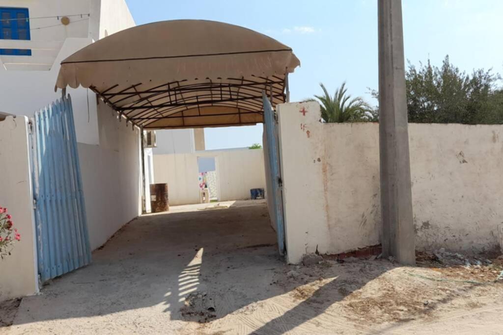 Villa meubler avec piscine et abri de voiture image 4