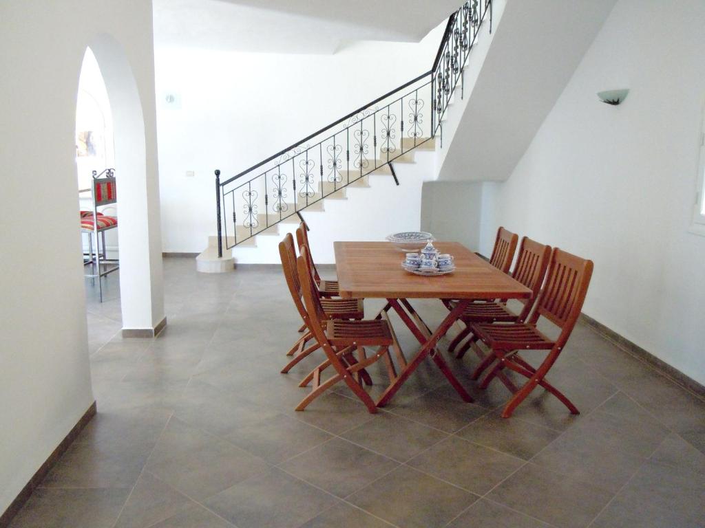 Villa with 6 bedrooms in Djerba with wonderful city view private pool enclosed garden image 2